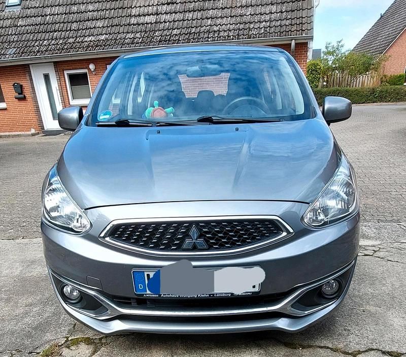 Grau Gebraucht 2018 Mitsubishi Space Star Limousine | 5.800 € (Guter Preis) - Bild 1/4