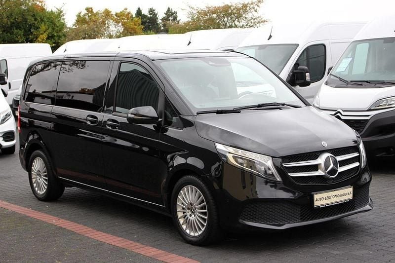Schwarz Gebraucht 2020 Mercedes V220 Edition Van / Kleinbus | 24.393 € (Fairer Preis) - Bild 1/4