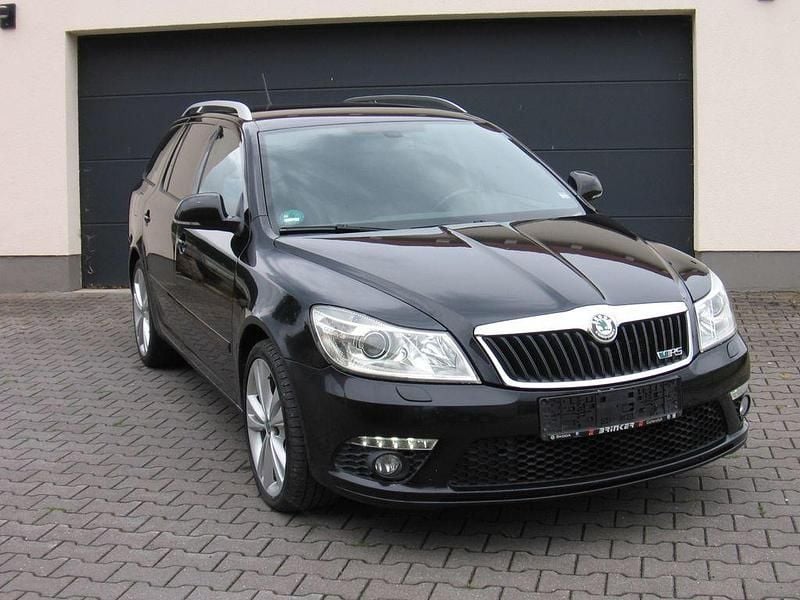 Schwarz Gebraucht 2013 Skoda Octavia RS Kombi | 6.950 € (Guter Preis) - Bild 1/4