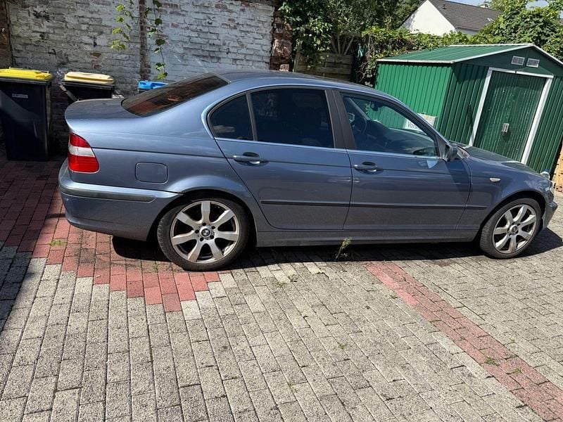 Blau Gebraucht 2002 BMW 320 Limousine | 2.350 € (Guter Preis) - Bild 1/4