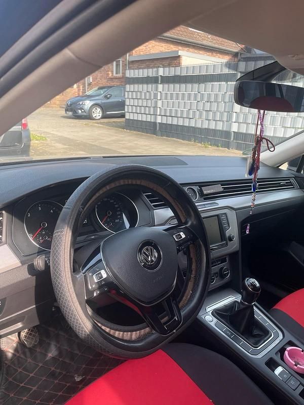 Gebraucht VW Passat 150 PS (110 kW) 2016 Braun Kombi