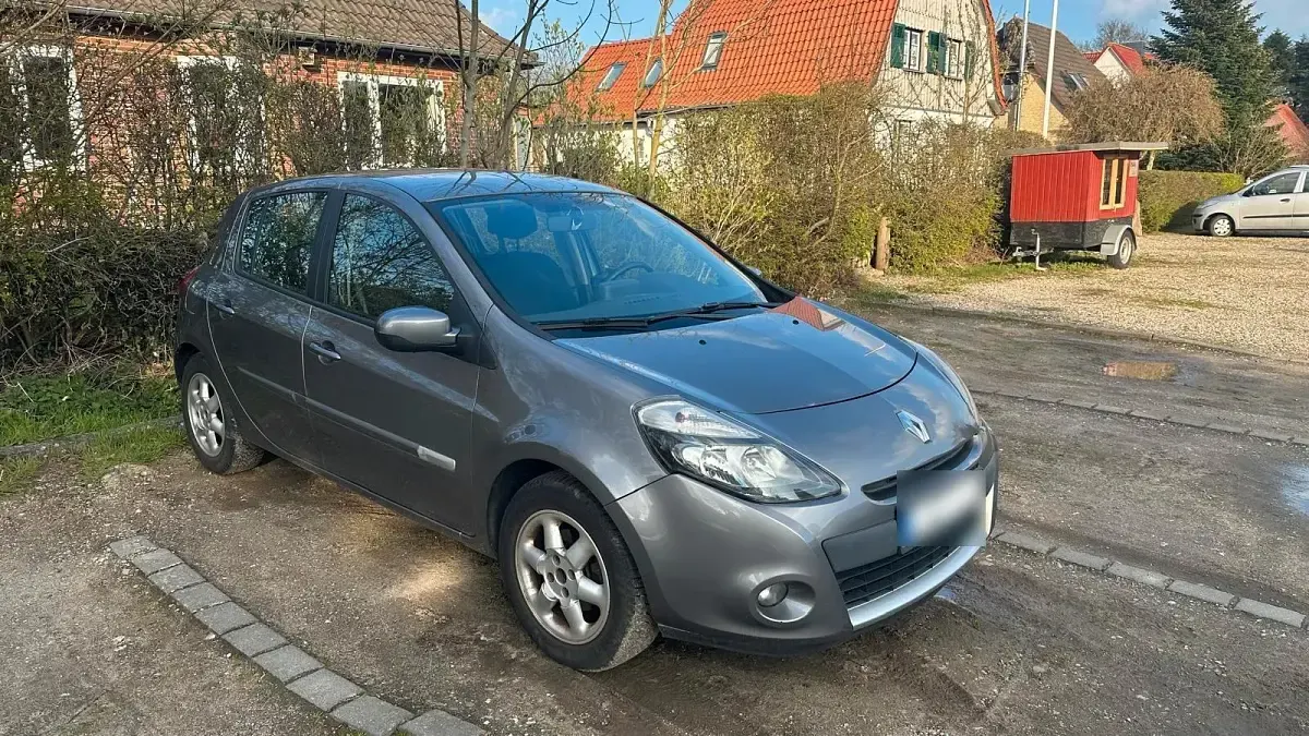 Gebraucht Renault Clio 88 PS (64 kW) 2012 Silber Kleinwagen