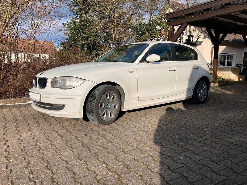 Gebraucht BMW 116 122 PS (89 kW) 2009 Weiß Kleinwagen