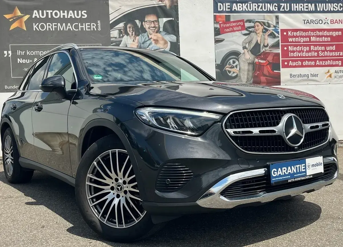 Gebraucht Mercedes GLC220 Avantgarde 197 PS (144 kW) 2024 Grau metallic SUV