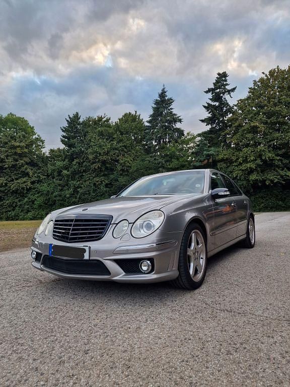 Silber Gebraucht 2003 Mercedes E320 Avantgarde Limousine | 9.900 € - Bild 1/4