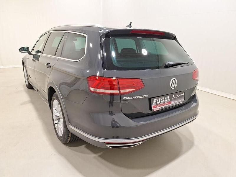 Gebraucht VW Passat Alltrack 190 PS (139 kW) 2018 Uranograu Kombi