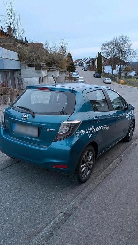 Gebraucht Toyota Yaris 99 PS (72 kW) 2014 Blau Kleinwagen