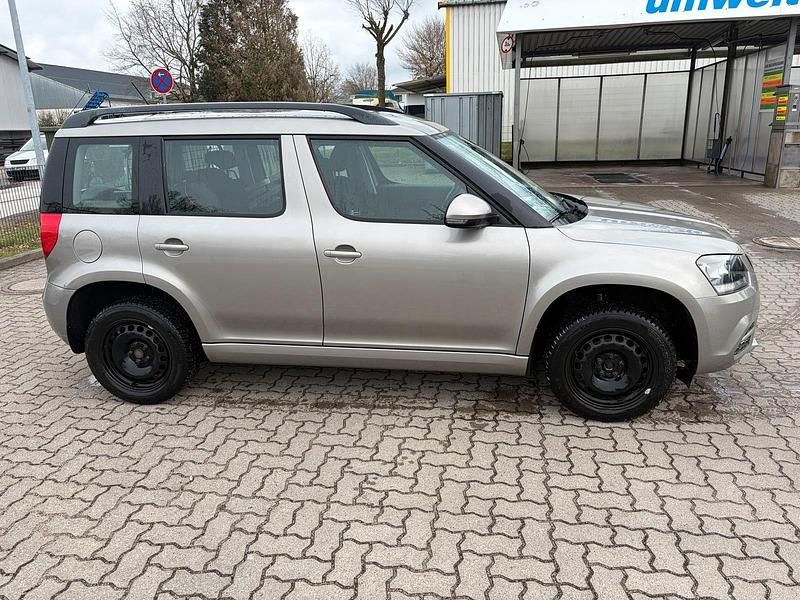 Gebraucht Skoda Yeti 105 PS (77 kW) 2015 Silber SUV