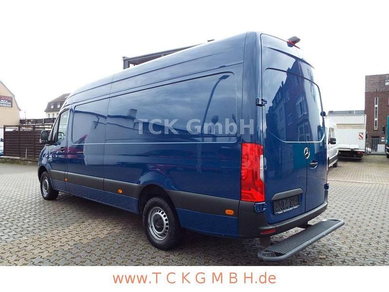 Gebraucht Mercedes Sprinter 170 PS (125 kW) 2023 Blau Van
