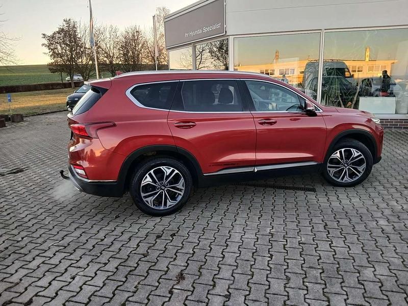 Gebraucht Hyundai Santa Fe Premium 200 PS (147 kW) 2018 Magma red (yr2) SUV