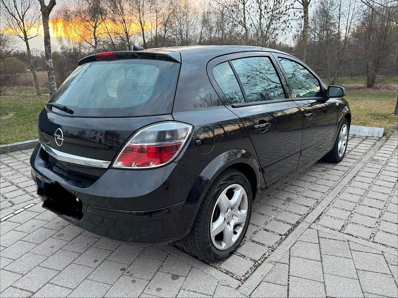 Gebraucht Opel Astra 105 PS (77 kW) 2007 Schwarz Limousine