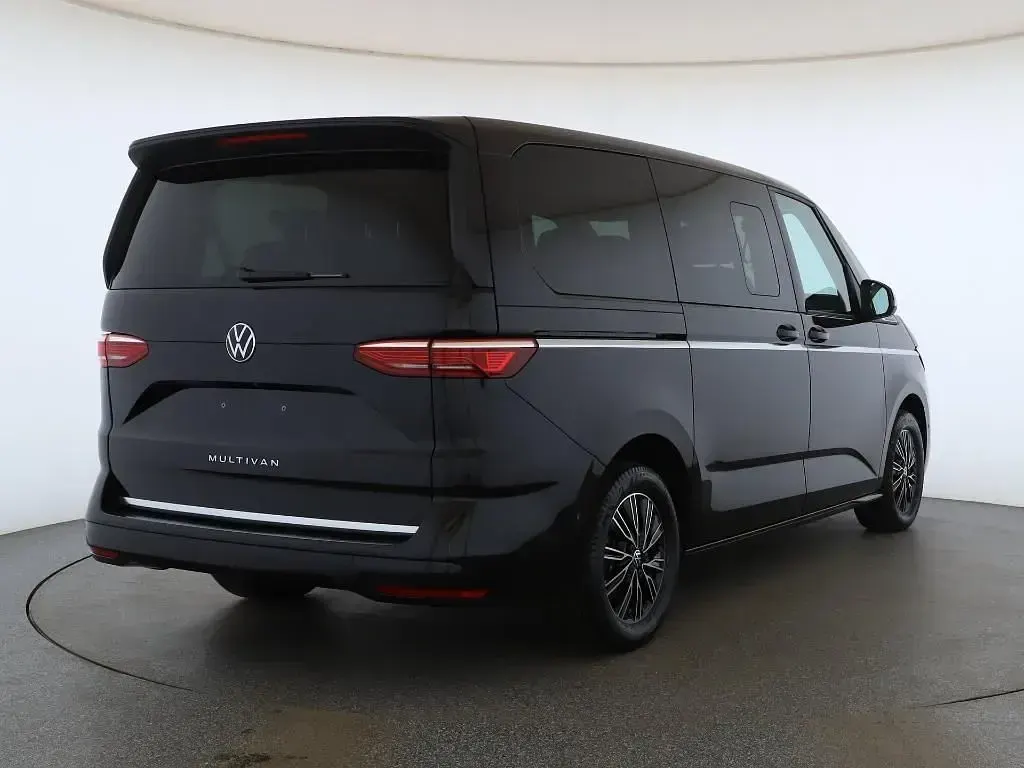 Gebraucht VW Multivan Style 150 PS (110 kW) 2025 Deep black perleffekt Van / Kleinbus