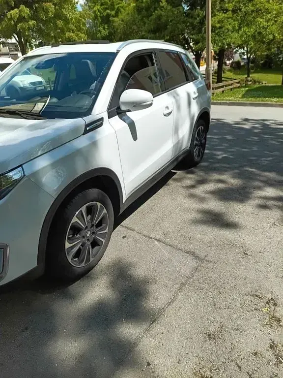 Gebraucht Suzuki Vitara Comfort+ 129 PS (94 kW) 2022 Weiß SUV
