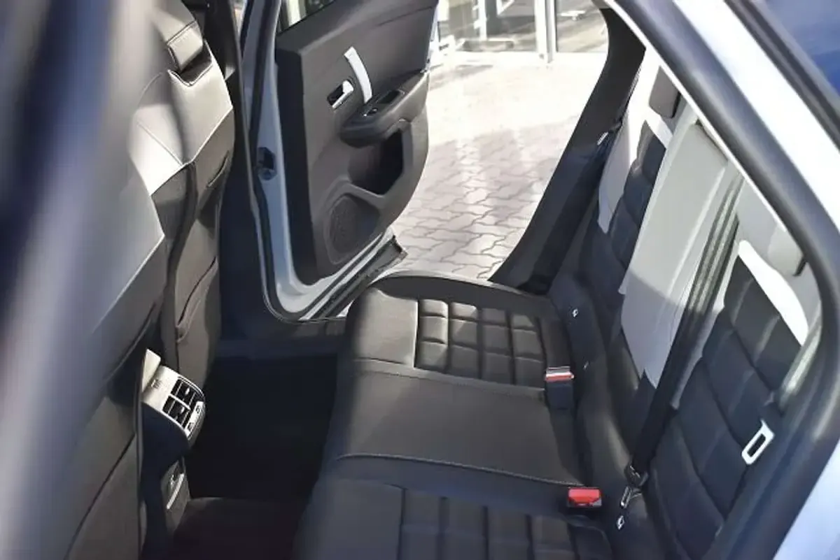 Neu Citroën C4 131 PS (96 kW) 2025 Weiß Limousine