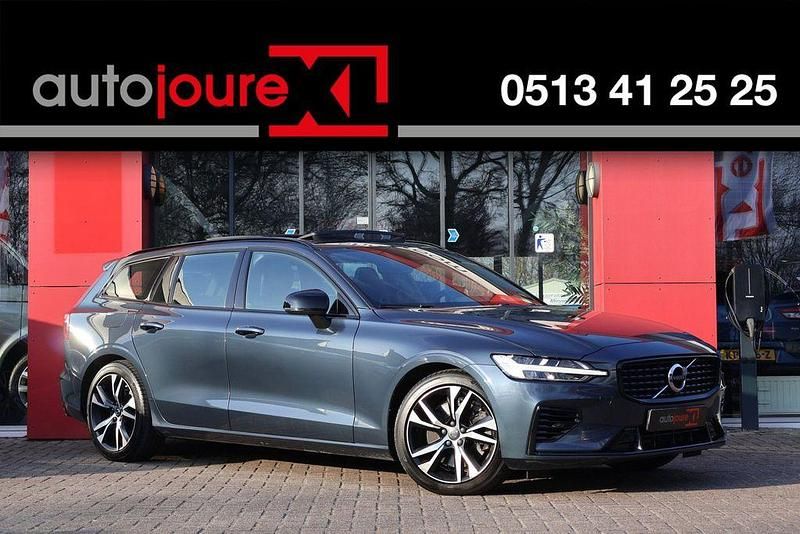 Blau Gebraucht 2022 Volvo V60 R-Design Kombi | 26.439 € (Teuer) - Bild 1/4