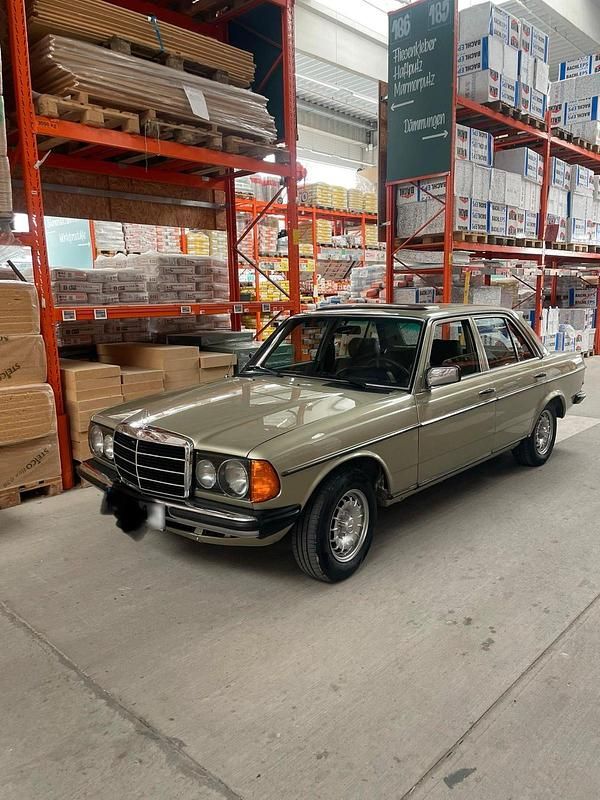 Gebraucht Mercedes E300 88 PS (64 kW) 1981 Grün Limousine