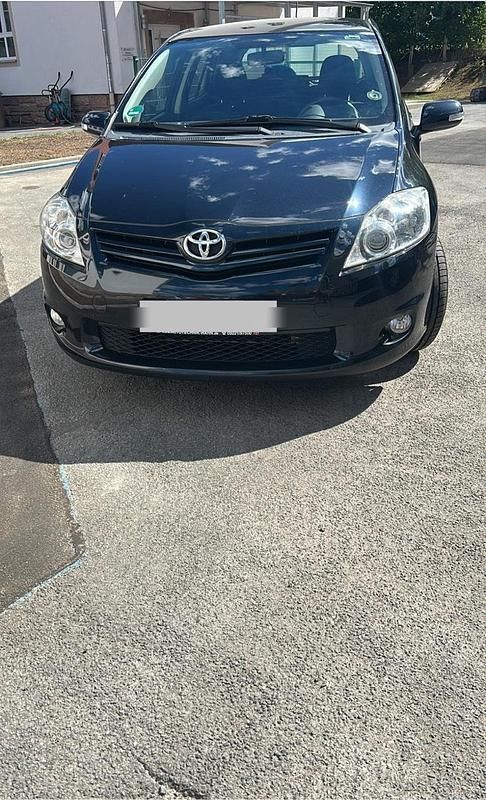 Schwarz Gebraucht 2012 Toyota Auris Travel Kombi | 8.500 € (Teuer) - Bild 1/4