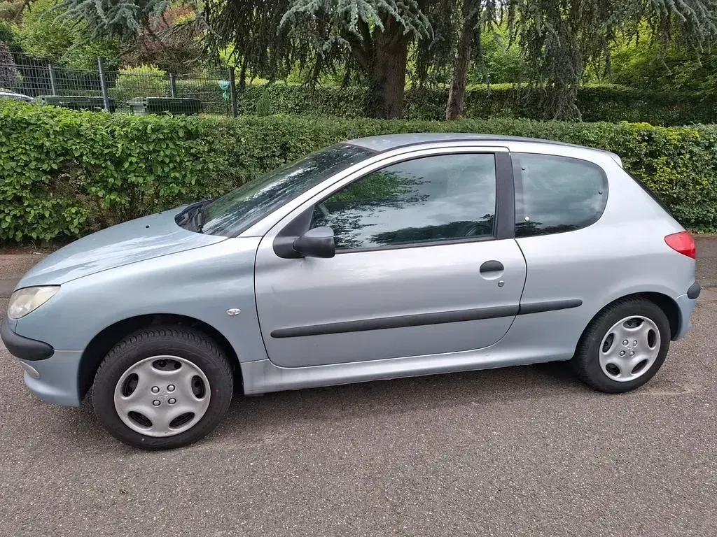 Gebraucht Peugeot 206 Style 75 PS (55 kW) 2001 Grau Limousine
