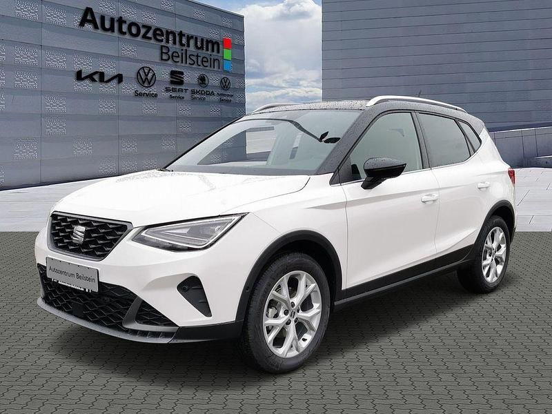 "candy" weiss/mitternachtschwa Gebraucht 2024 Seat Arona FR SUV | 25.690 € (Teuer) - Bild 1/4