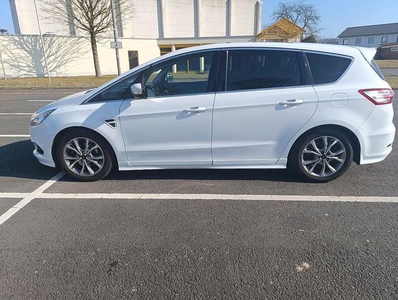 Gebraucht Ford S-MAX Titanium 179 PS (131 kW) 2015 Weiß Van / Kleinbus
