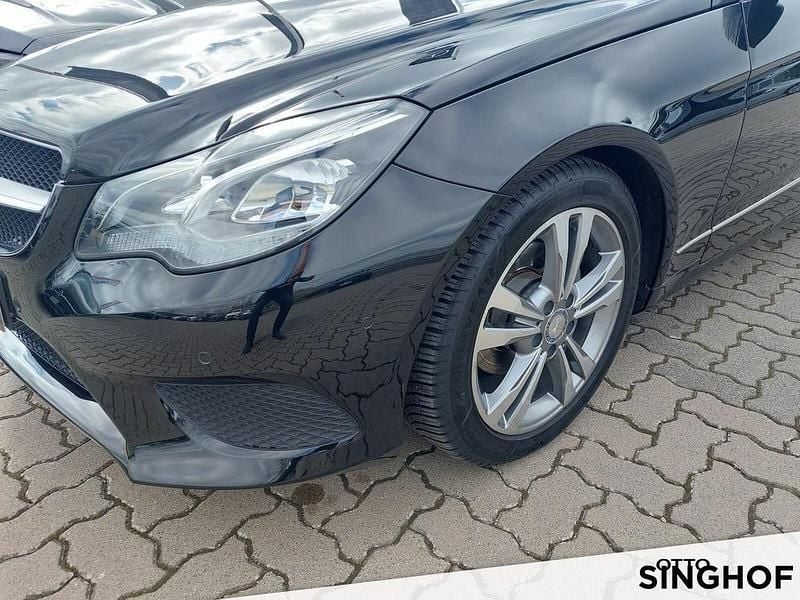 Gebraucht Mercedes E200 184 PS (135 kW) 2014 Obsidianschwarz (metallic) Cabrio