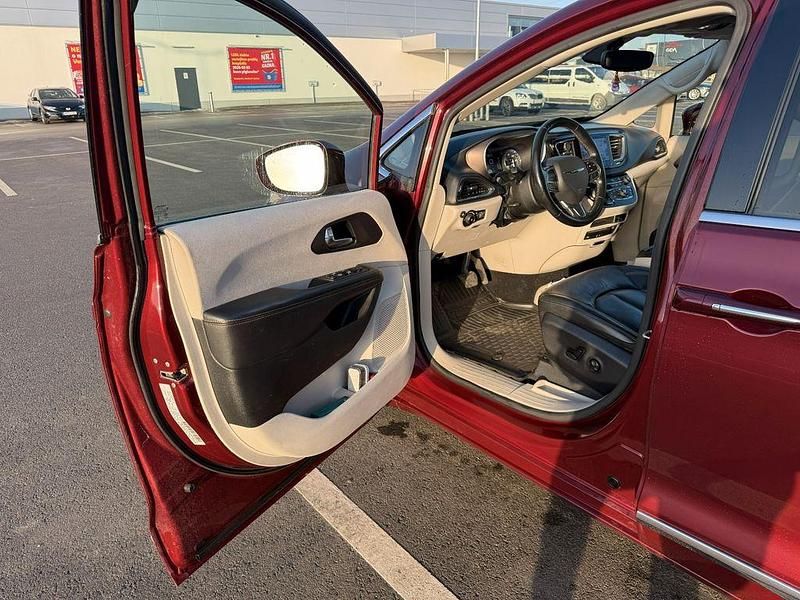 Gebraucht Chrysler Pacifica 291 PS (214 kW) 2019 Rot Van / Kleinbus