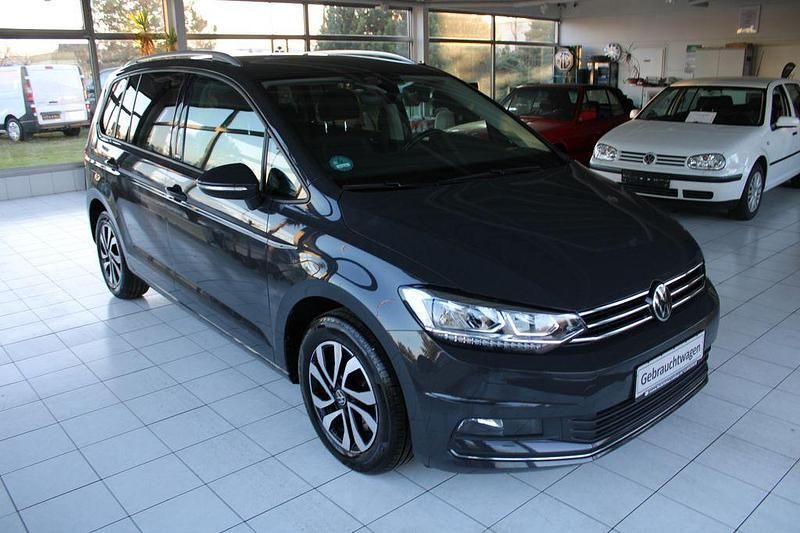 Gebraucht VW Touran Active 150 PS (110 kW) 2022 Grau Van / Kleinbus