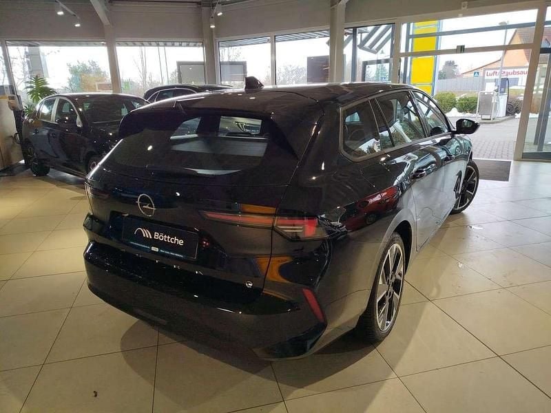 Neu Opel Astra Basis 114 kW (156 PS) 2026 Lackierung schwarz perla nera/typ aussenverkleidung metallic perlmutt Kombi