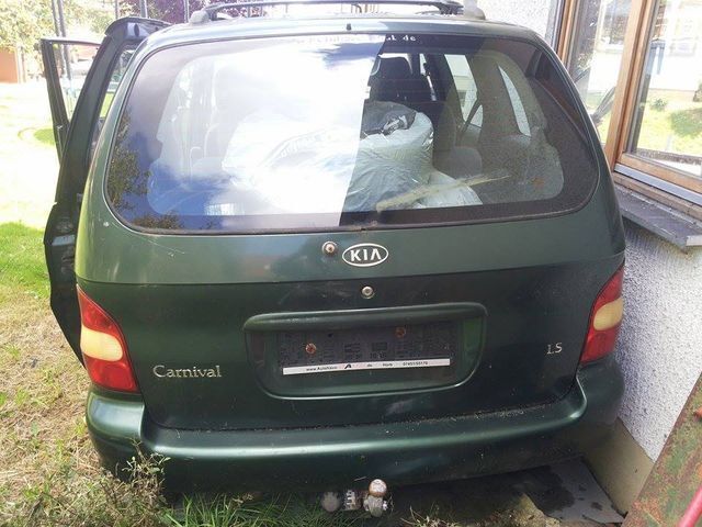 Gebraucht Kia Carnival 126 PS (92 kW) 2001 Grün Van / Kleinbus