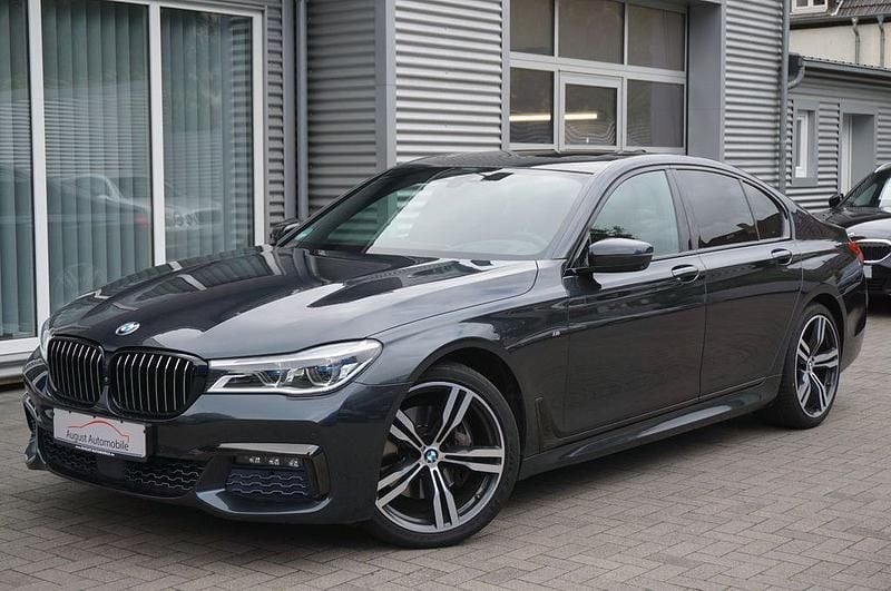 Grau Gebraucht 2017 BMW 730 M Sport Limousine | 32.800 € (Fairer Preis) - Bild 1/4