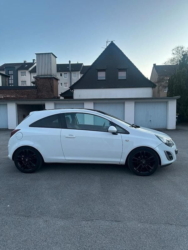 Gebraucht Opel Corsa 87 PS (63 kW) 2011 Weiß Kleinwagen