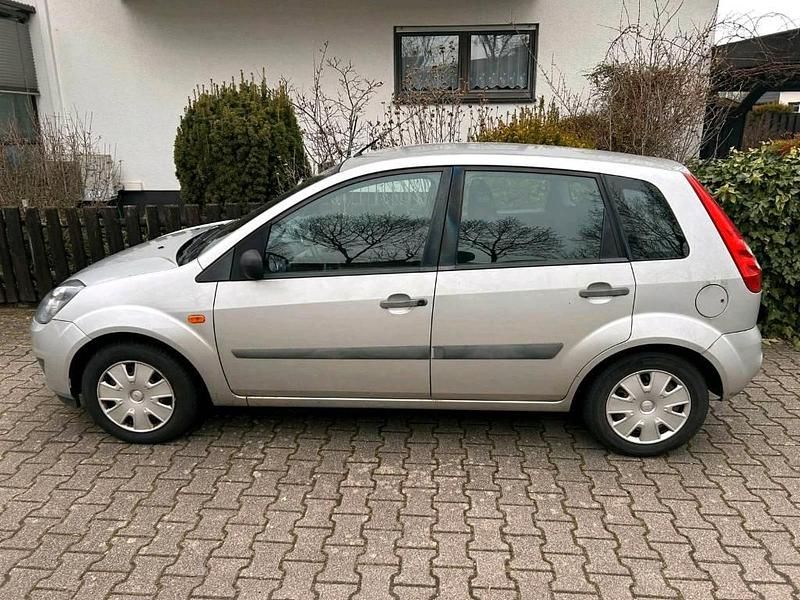 Gebraucht Ford Fiesta 69 PS (50 kW) 2007 Grau Kleinwagen