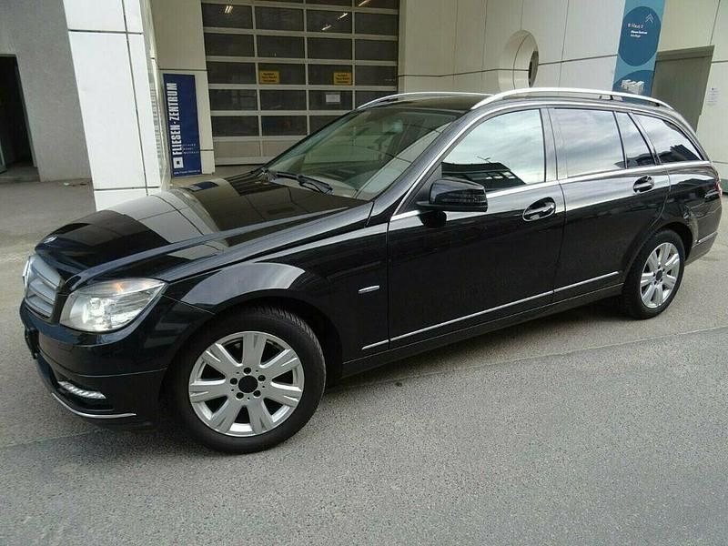 Gebraucht Mercedes C180 156 PS (114 kW) 2011 Schwarz Kombi