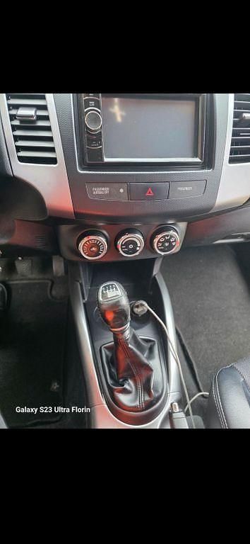 Gebraucht Mitsubishi Outlander 177 PS (130 kW) 2012 Schwarz SUV