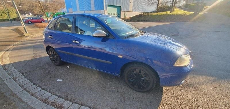 Blau Gebraucht 2006 Seat Ibiza Reference Limousine | 500 € (Superpreis) - Bild 1/4