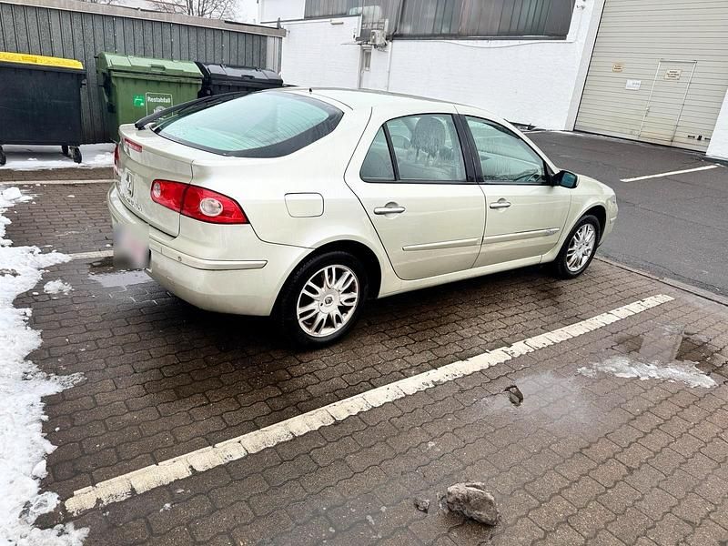 Gebraucht Renault Laguna II 135 PS (99 kW) 2006 Gold Limousine