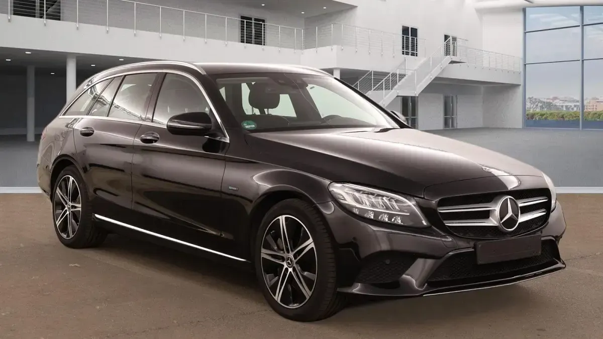 Używany Mercedes C300e 306 KM (225 kW) 2021 Czarny Kombi