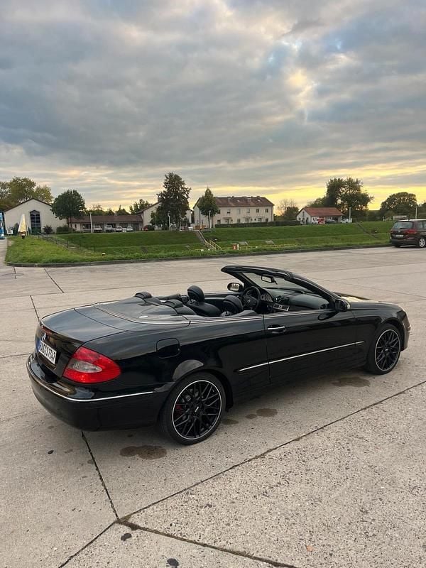 Schwarz Gebraucht 2005 Mercedes CLK200 Cabrio | 5.100 € (Fairer Preis) - Bild 1/4