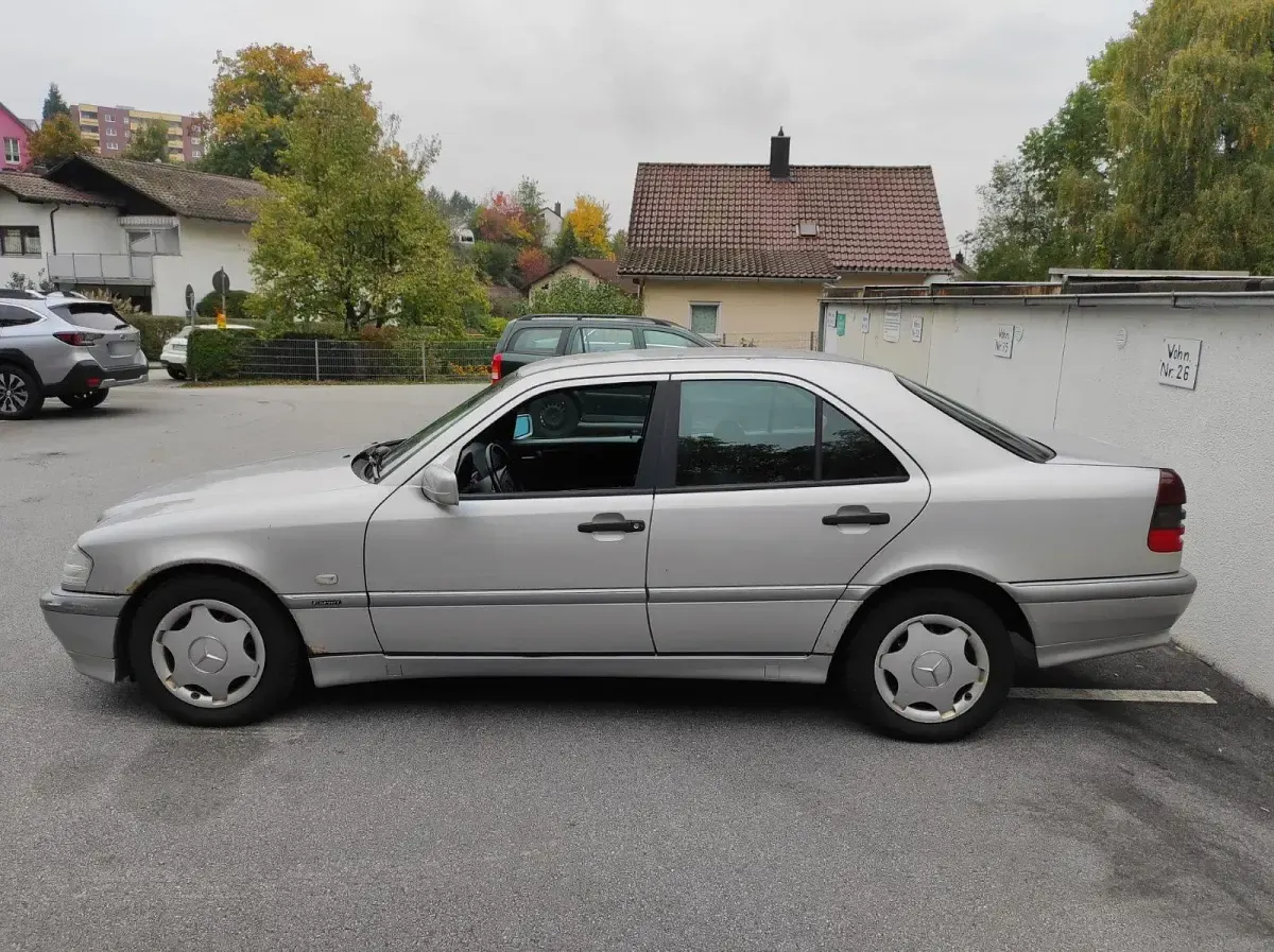 Gebraucht Mercedes C180 122 PS (89 kW) 2000 Grau Limousine