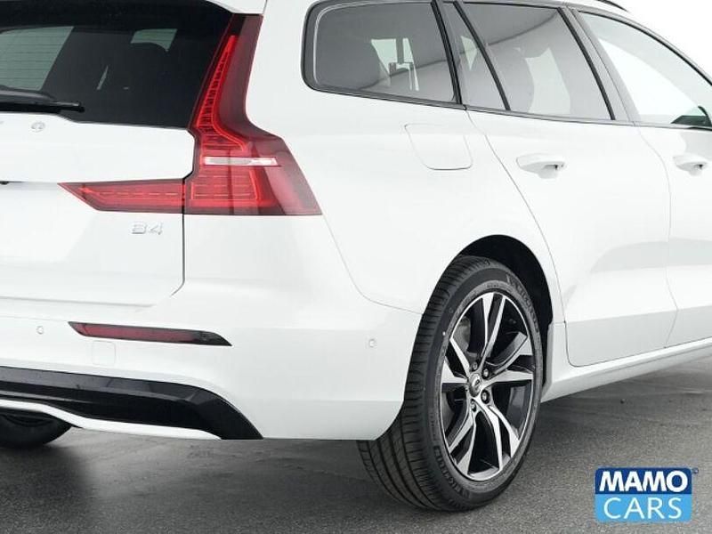 Gebraucht Volvo V60 Plus 197 PS (144 kW) 2025 Weiß Kombi