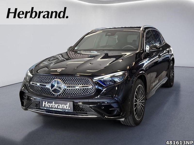 Metalliclack obsidianschwarz Gebraucht 2025 Mercedes GLC200 AMG SUV | 54.900 € (Fairer Preis) - Bild 1/4