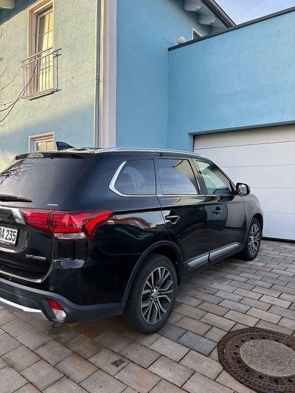 Gebraucht Mitsubishi Outlander Edition 150 PS (110 kW) 2018 Schwarz SUV