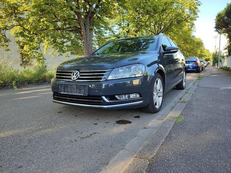 Grau Gebraucht 2013 VW Passat Highline Limousine | 7.500 € (Superpreis) - Bild 1/4