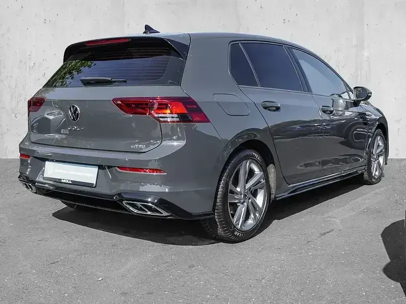 Gebraucht VW Golf VIII R-line 131 PS (96 kW) 2024 Grau Limousine