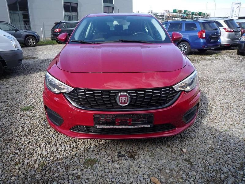 Gebraucht Fiat Tipo Easy 120 PS (88 kW) 2016 Rot Limousine