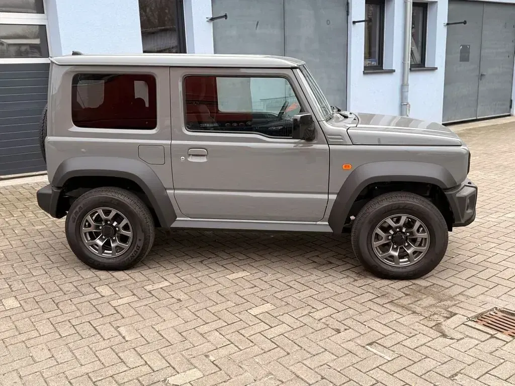 Gebraucht Suzuki Jimny 102 PS (75 kW) 2024 Grau SUV