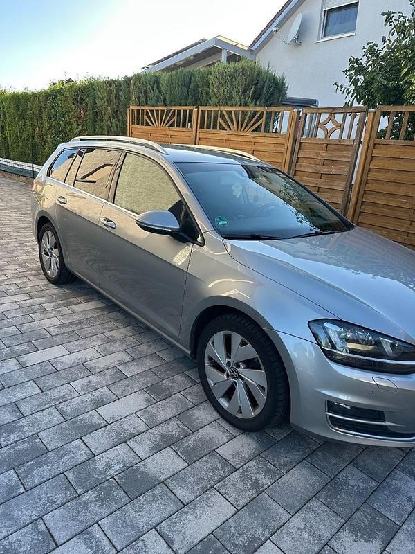Grau Gebraucht 2015 VW Golf Highline Kombi | 10.700 € (Fairer Preis) - Bild 1/4