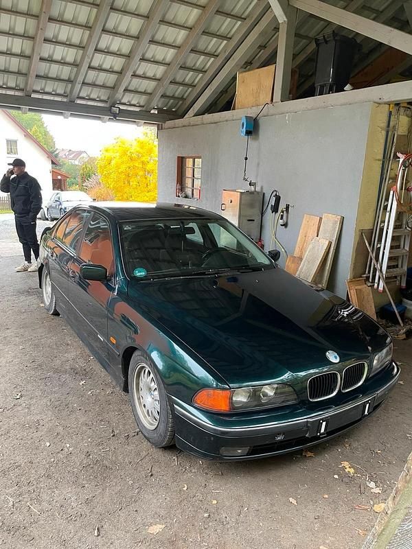 Grün Gebraucht 1998 BMW 520 Limousine | 2.100 € (Superpreis) - Bild 1/4