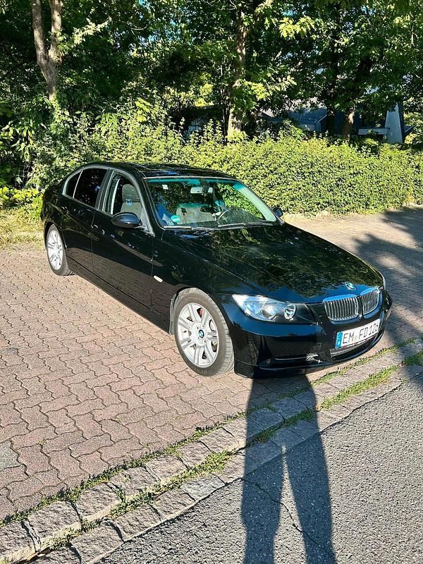 Schwarz Gebraucht 2005 BMW 330 Limousine | 6.499 € (Fairer Preis) - Bild 1/4