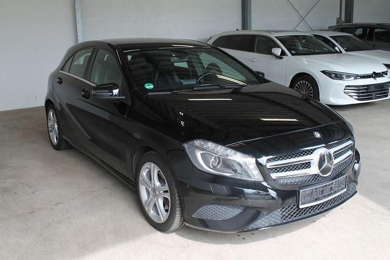 Schwarz Gebraucht 2014 Mercedes A180 Urban Limousine | 9.950 € (Fairer Preis) - Bild 1/4